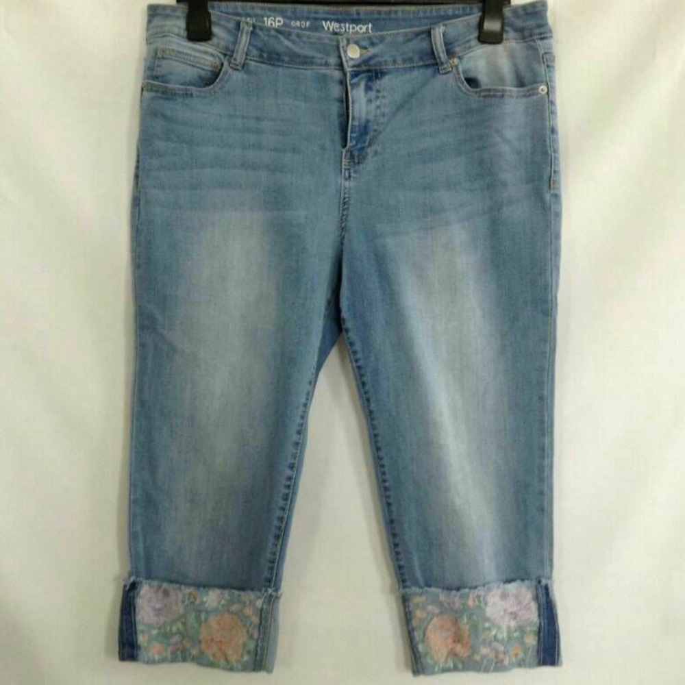 Westport Signature Fit Capri Jeans Embroidered Hem